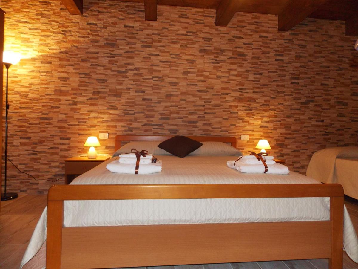 Bed and Breakfast Il Vicoletto à Frascineto Extérieur photo