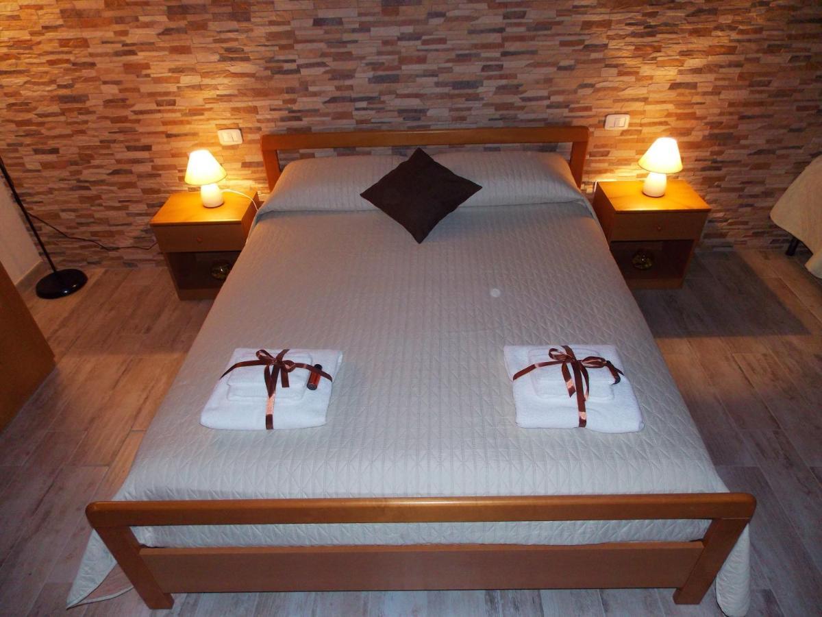 Bed and Breakfast Il Vicoletto à Frascineto Chambre photo